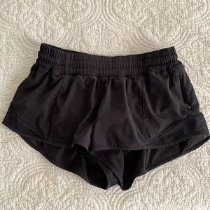 Lulu black shorts 2.5”
